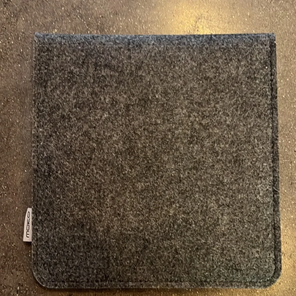 Moko Tablet e-reader Sleeve- Gray felt fabric 6.5 “x 7” interior pocket NEW!